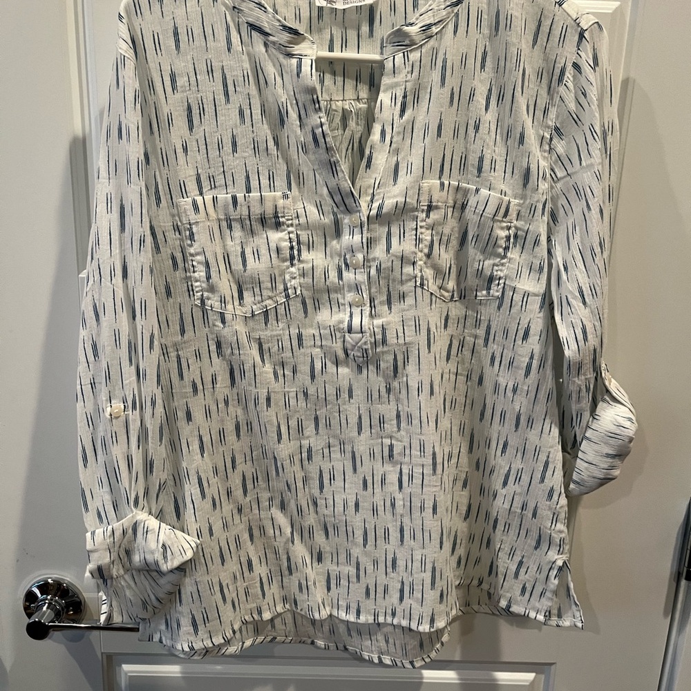 Carve Designs White and Navy Blouse